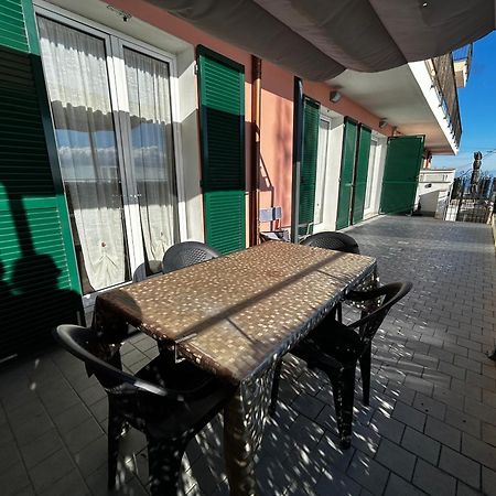Casa Serge Vista Mare Con Ampio Terrazzo Privato Bergeggi Extérieur photo