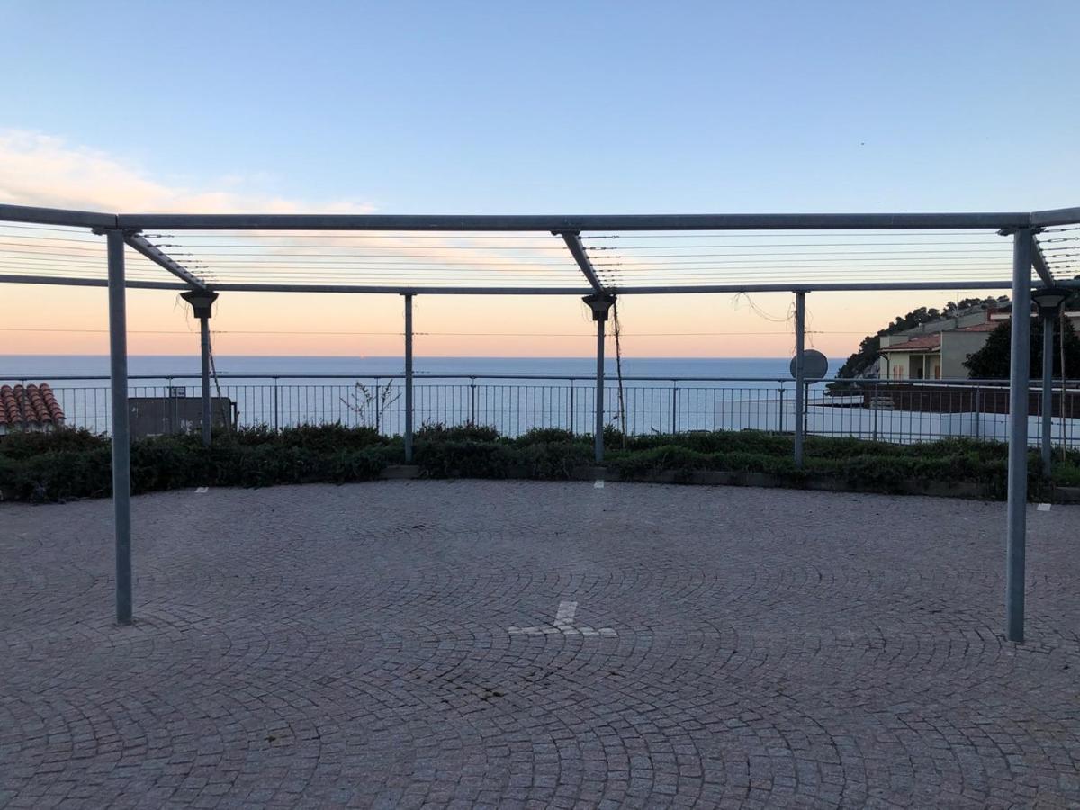Casa Serge Vista Mare Con Ampio Terrazzo Privato Bergeggi Extérieur photo