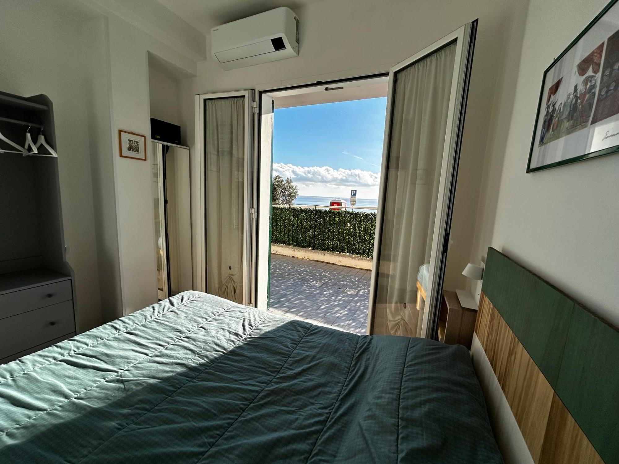 Casa Serge Vista Mare Con Ampio Terrazzo Privato Bergeggi Extérieur photo